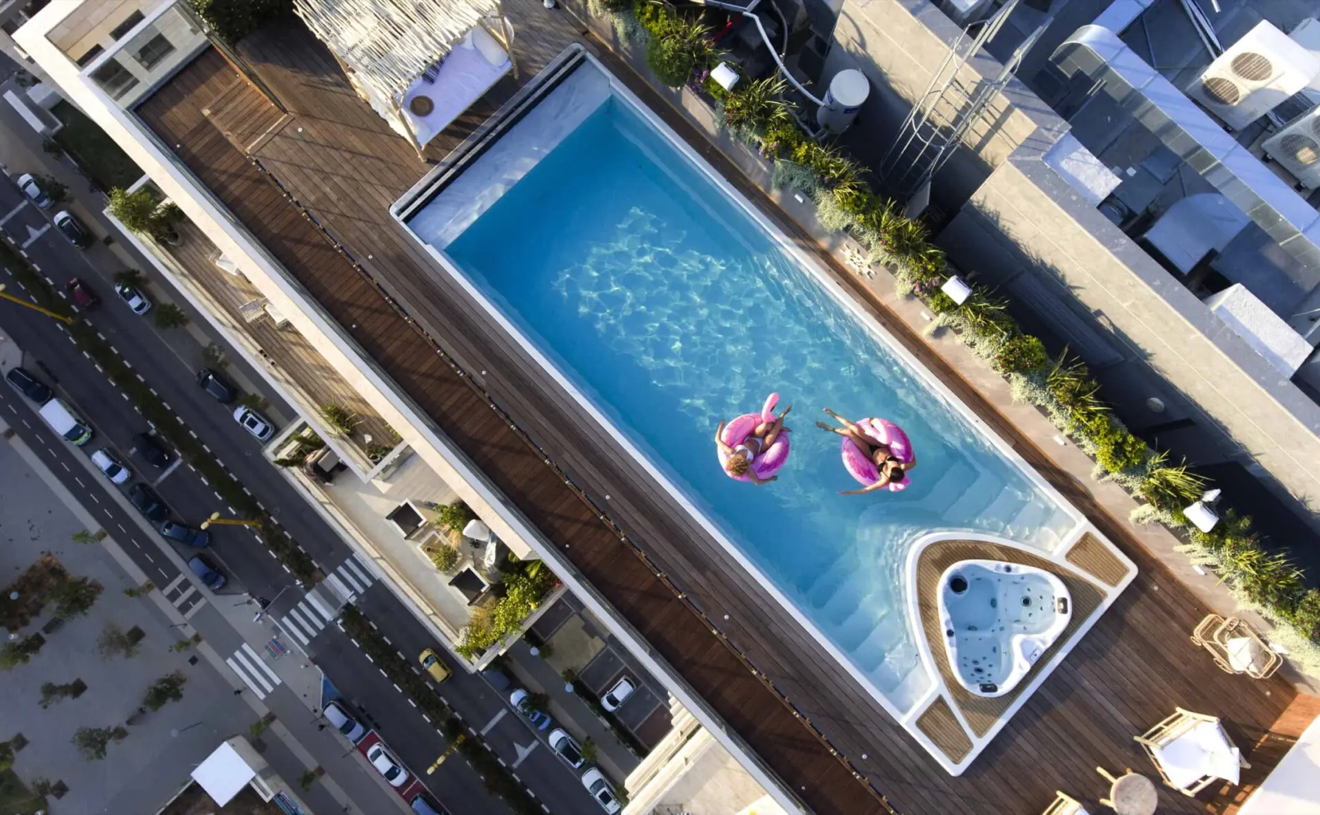 yacht-pool